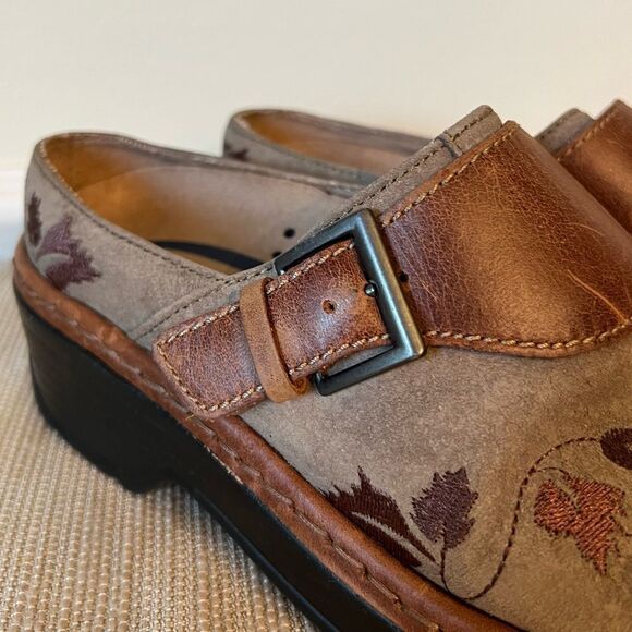 KLOGS woman’s Size 7.5 Clog Leather Upper Embroidered Brown with Buckle “Austin” - Picture 4 of 16